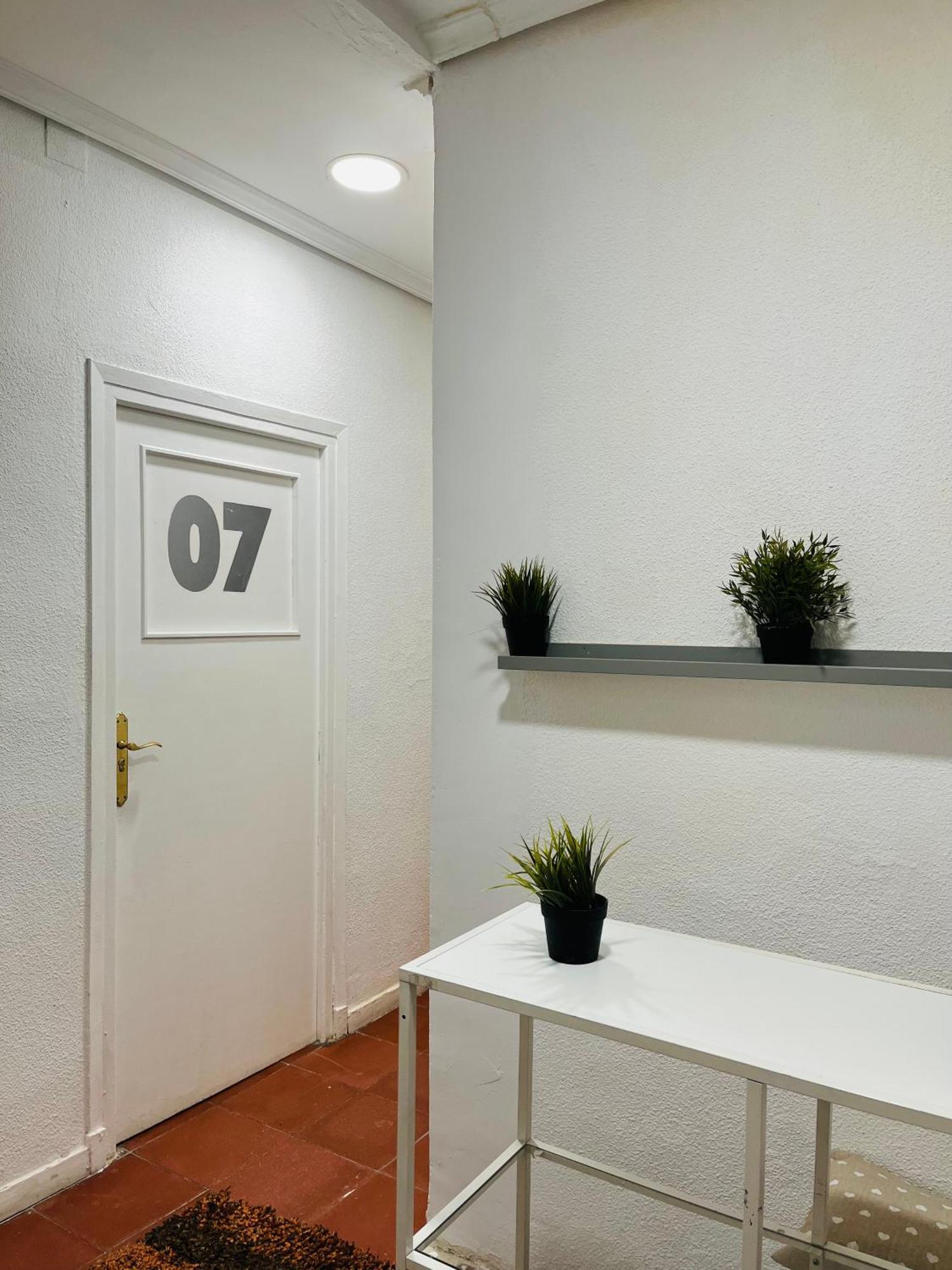 Roomin Hostel Salamanca Bagian luar foto
