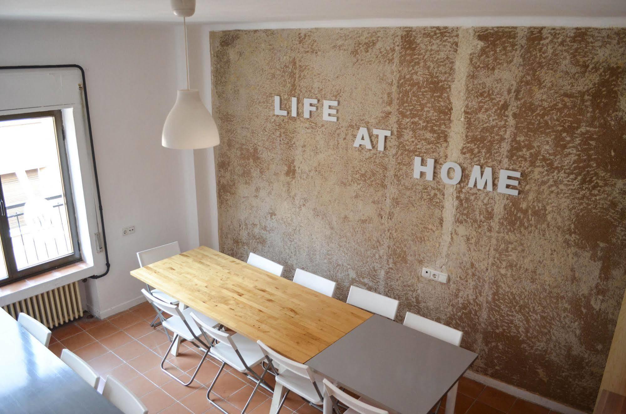 Roomin Hostel Salamanca Bagian luar foto