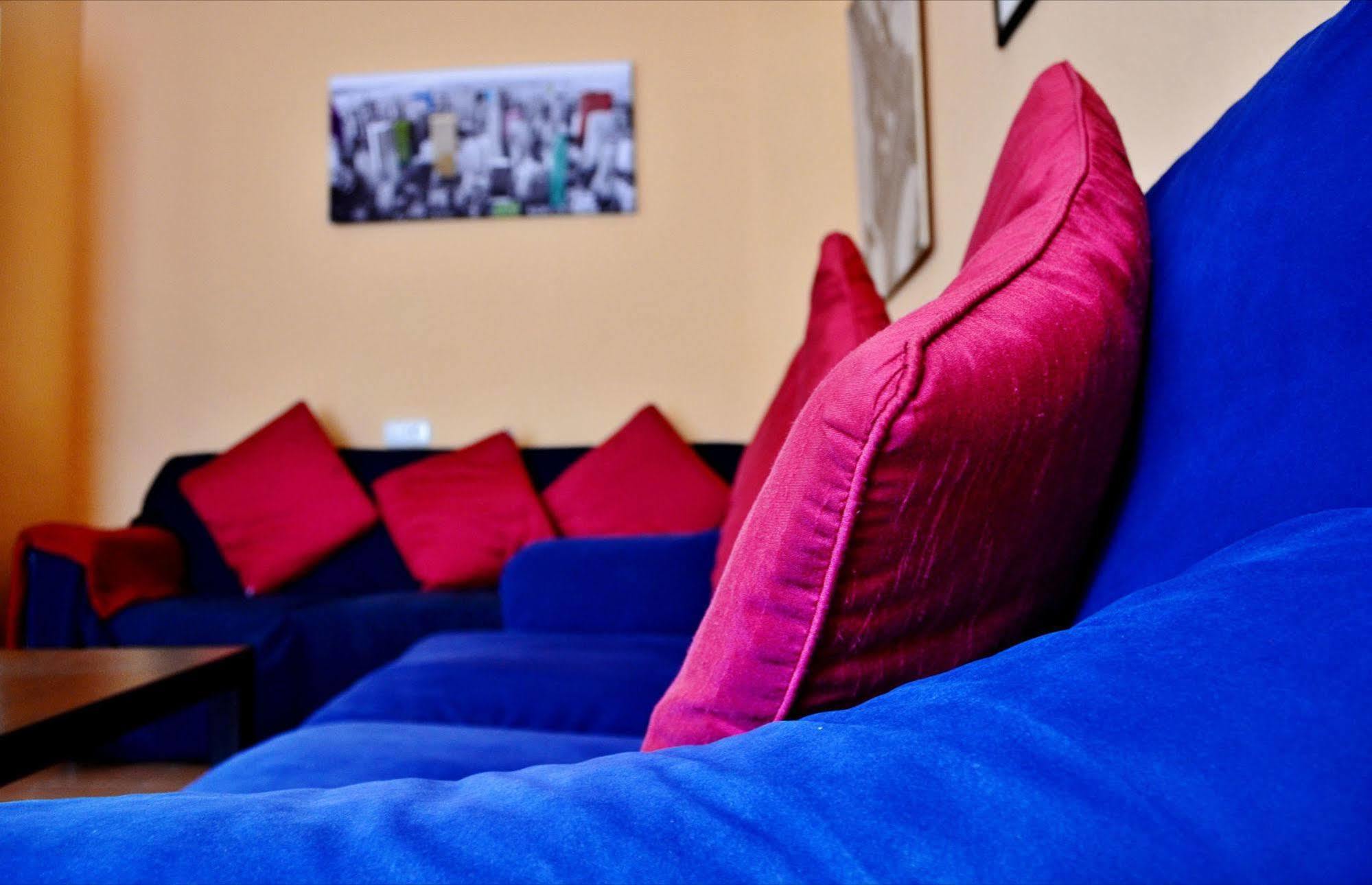 Roomin Hostel Salamanca Bagian luar foto
