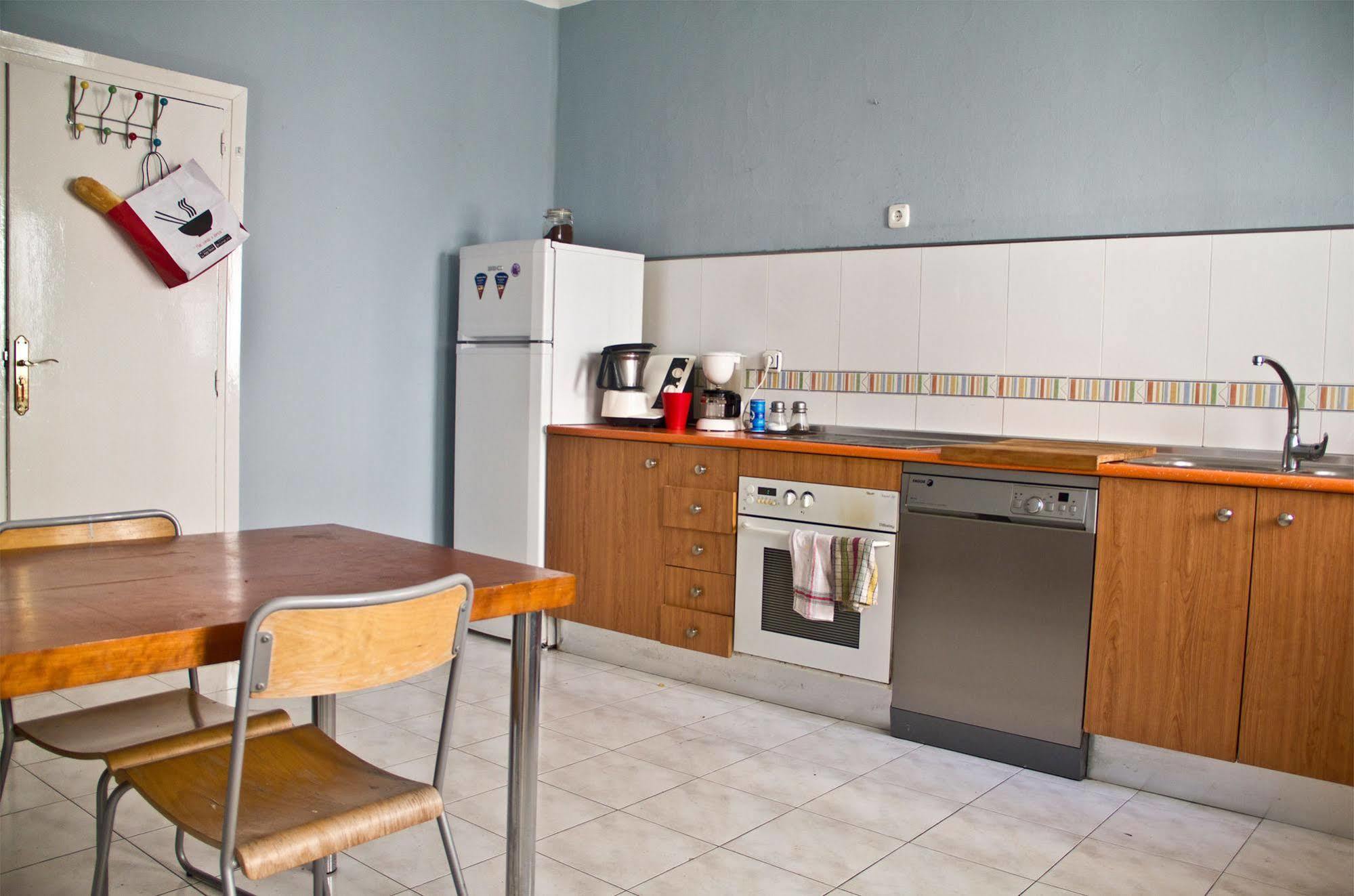 Roomin Hostel Salamanca Bagian luar foto