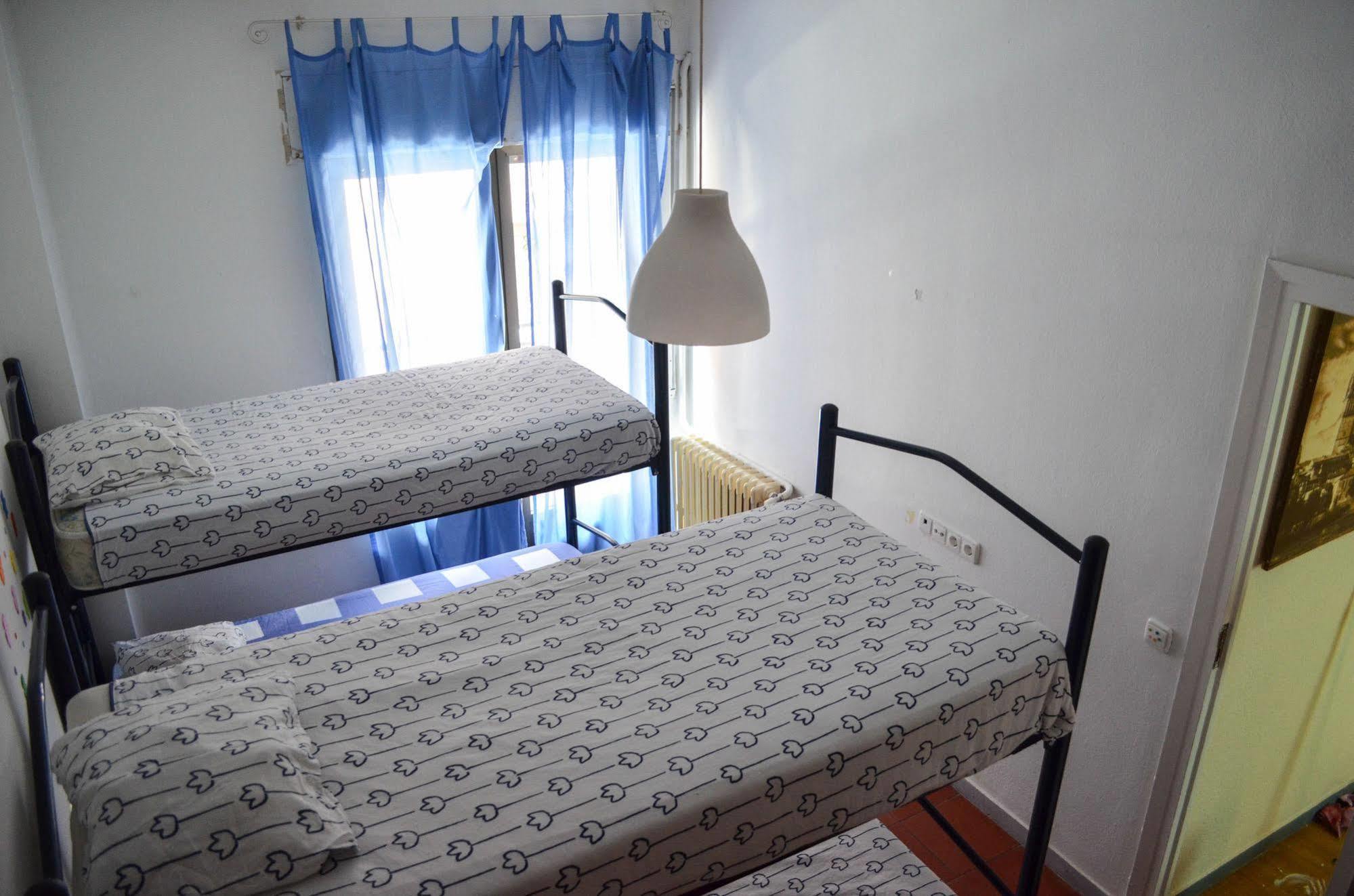 Roomin Hostel Salamanca Bagian luar foto