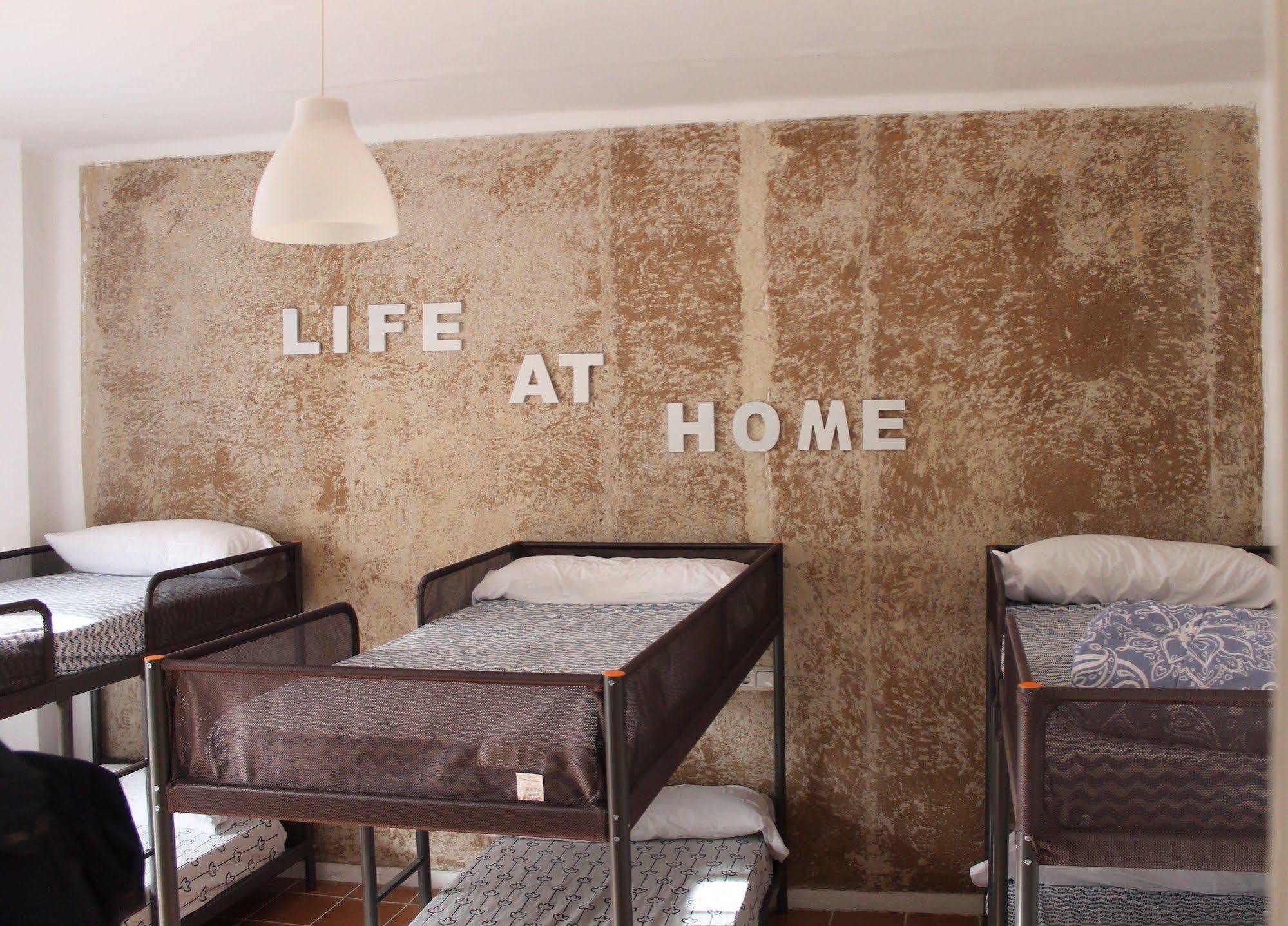 Roomin Hostel Salamanca Bagian luar foto
