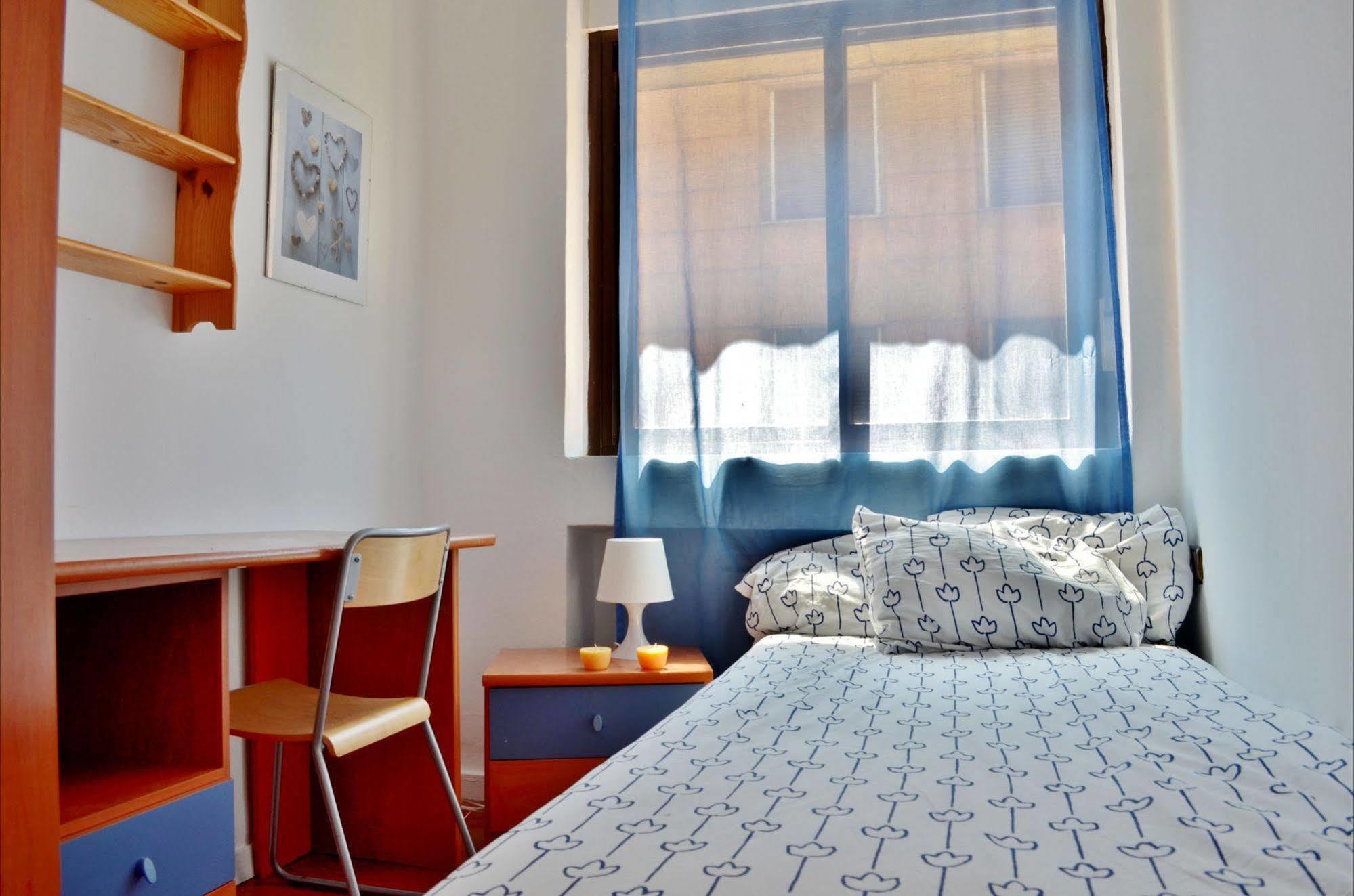 Roomin Hostel Salamanca Bagian luar foto